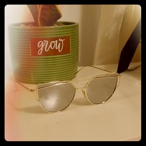 sunglasses - Picture 1 of 1